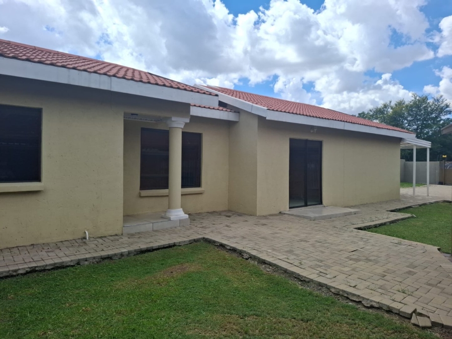 5 Bedroom Property for Sale in Fichardt Park Free State